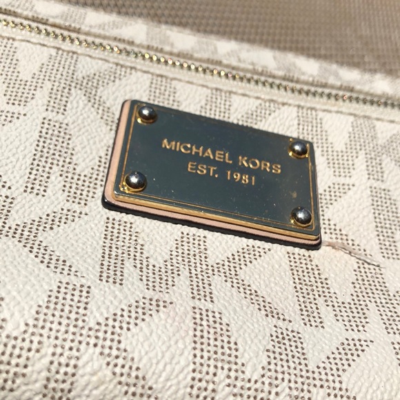 🥂MK WRISTLET WALLET🥂 - Picture 2 of 10